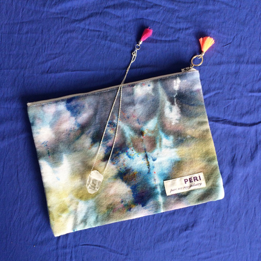 perithelabel's tweet photo. #AFinLA #artistandfleas in #DTLA #handyed #everythingbag #borninCalifornia #madeinLA #PERI #sustainable #fashion https://t.co/N0ry9ORMXZ