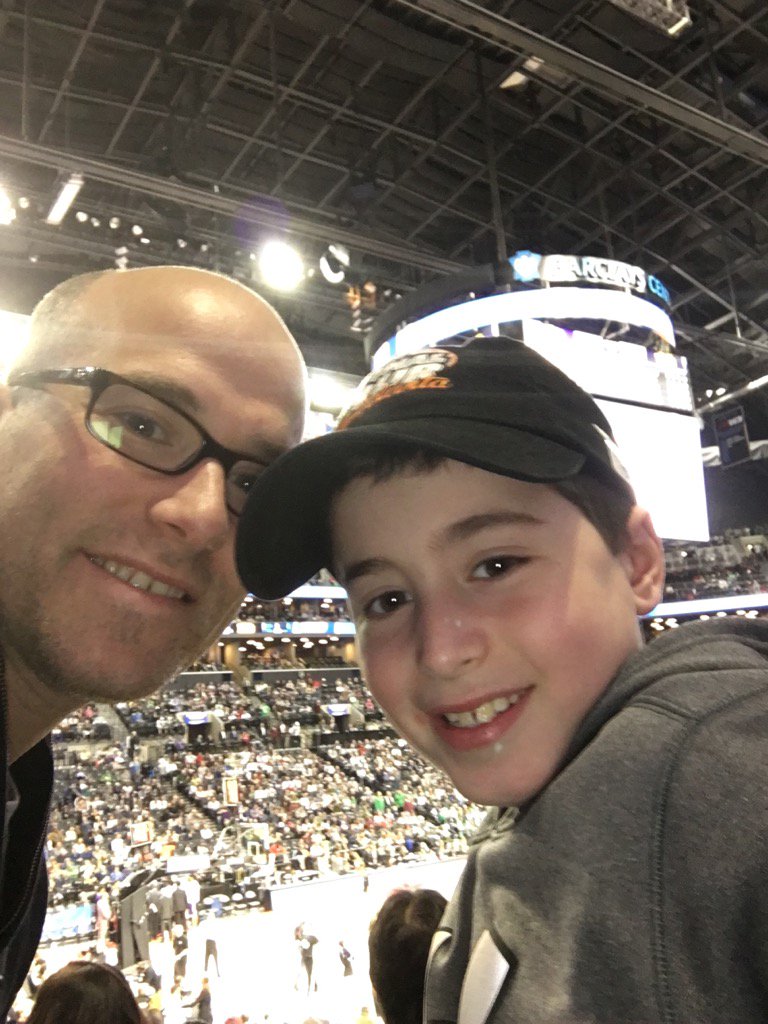 andy_weinberg's tweet photo. #marchmadness https://t.co/Qvt7vLDB2a