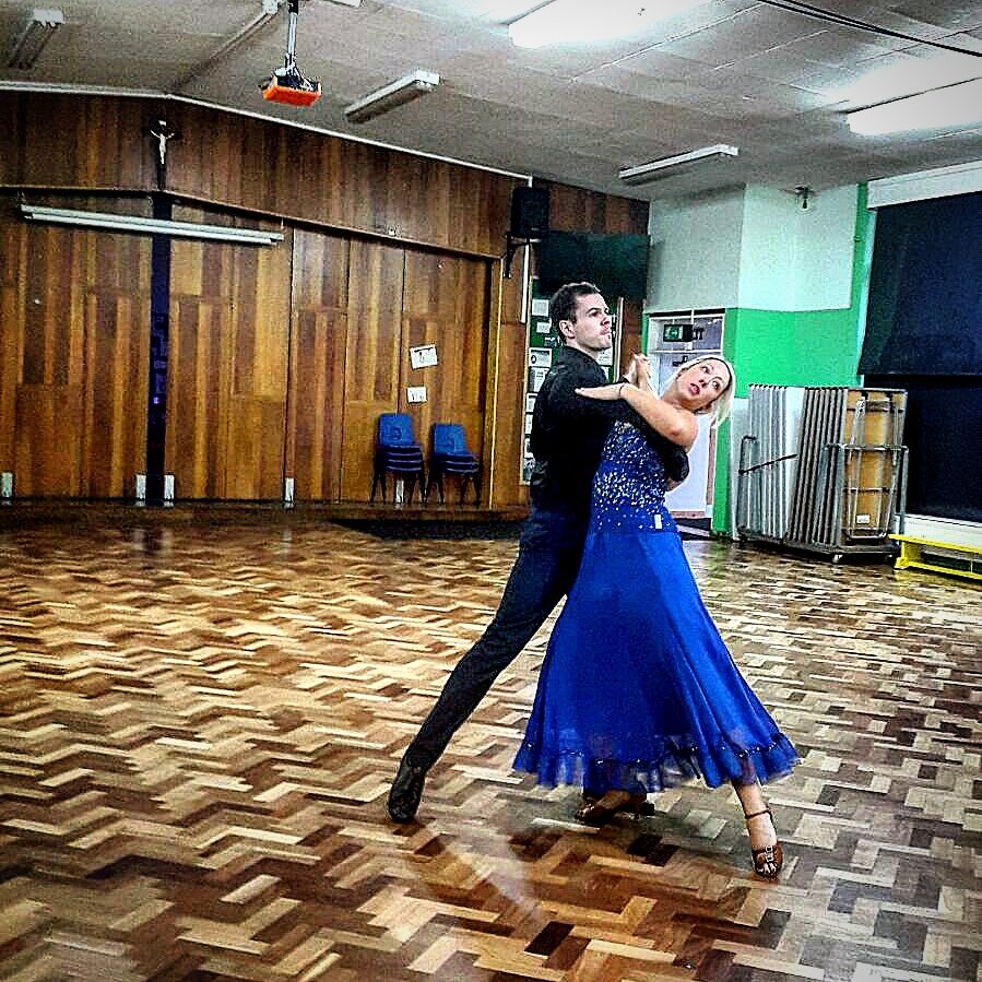 JennifORR's tweet photo. A few snaps from yesterday. Suited, booted and looking beautiful in blue #TeamJennifORR #SW3 #PracticeClothes https://t.co/hOAjuzLf4A
