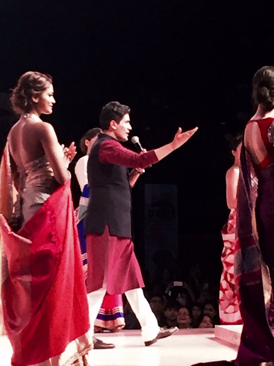 SrimoyiBhattach's tweet photo. @ManishMalhotra says to #giveback as he closes @CPAAIndia show at NSCI stadium #showforacause @MMalhotraworld https://t.co/FUzVsN91SU