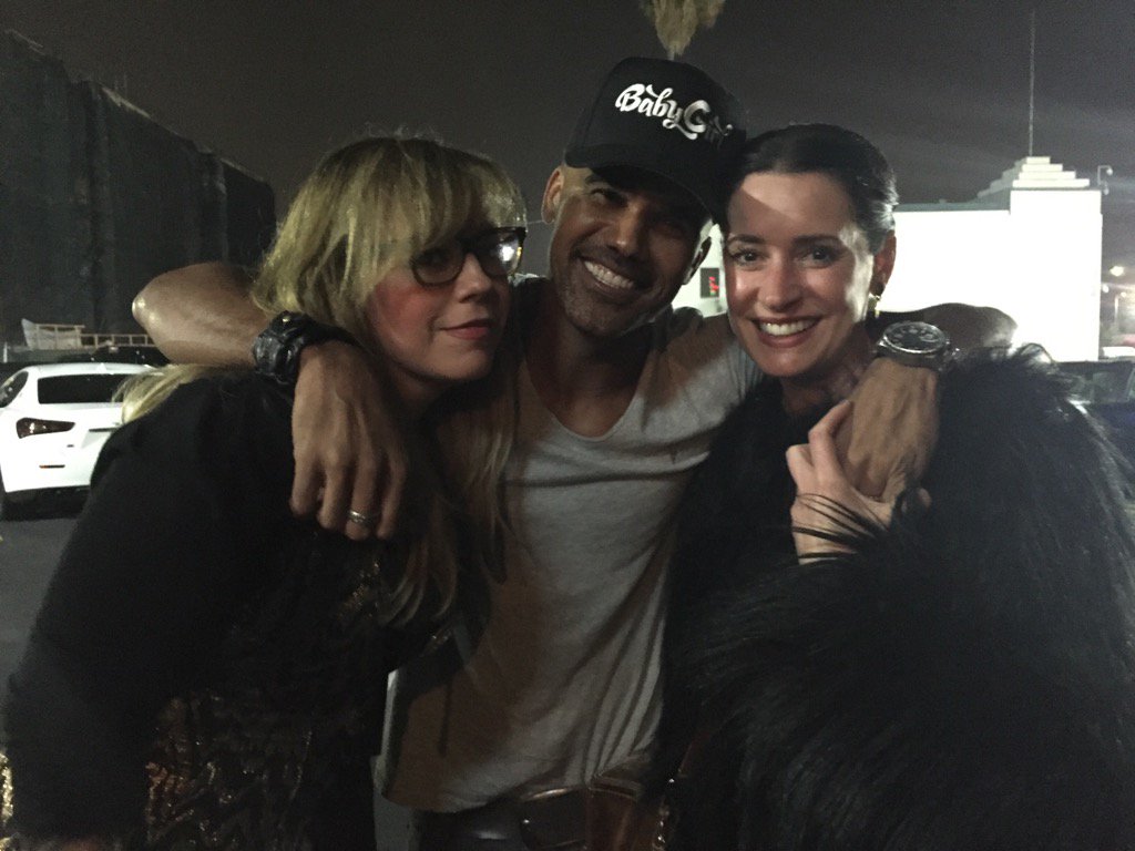 pagetpaget's tweet image. No, @Vangsness and I don't ALWAYS lick on @shemarmoore ... But you know you would if you could, too!