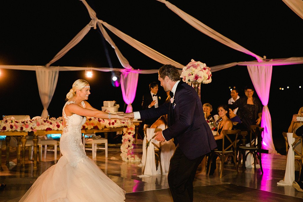 iamBarbaraBlank's tweet photo. First dance as Husband and Wife😍 Best night of My Life.... I will always cherish this day Forever! #MrandMrsSouray https://t.co/Vmz0QiHCbr