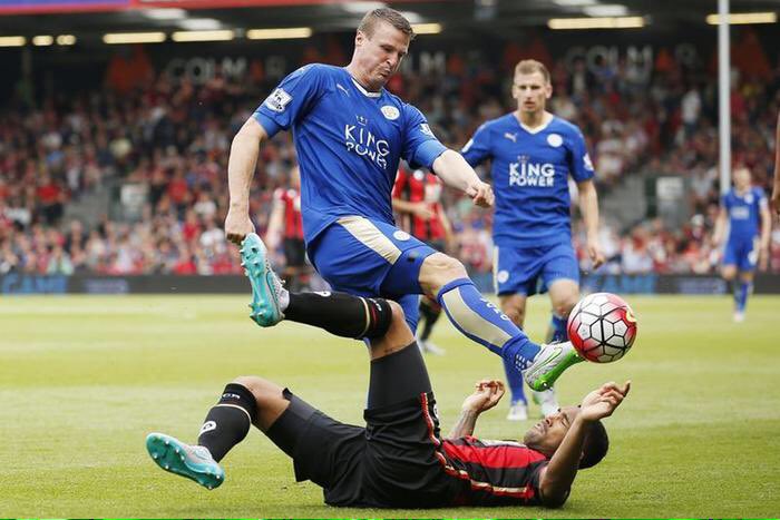 HuthFacts_'s tweet photo. Robert Huth once mistaken Callum Wilson as being the football. #shouldOfGoneToSpecsavers #LCFC #HuthFacts https://t.co/240mYWgElF