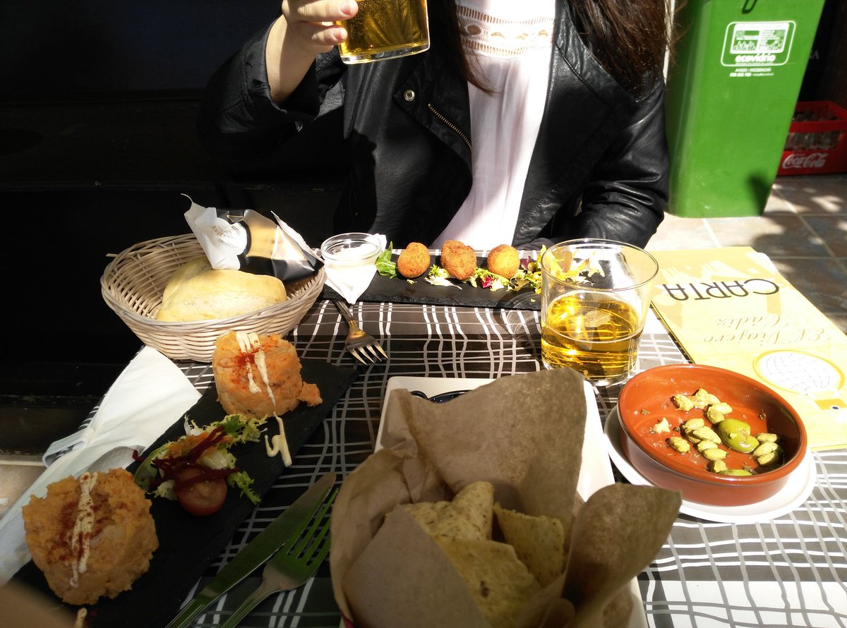 jaime_seren's tweet photo. De almuerzo con ella! @paulaborrell  😘🍸 https://t.co/BBc0DRfkvM