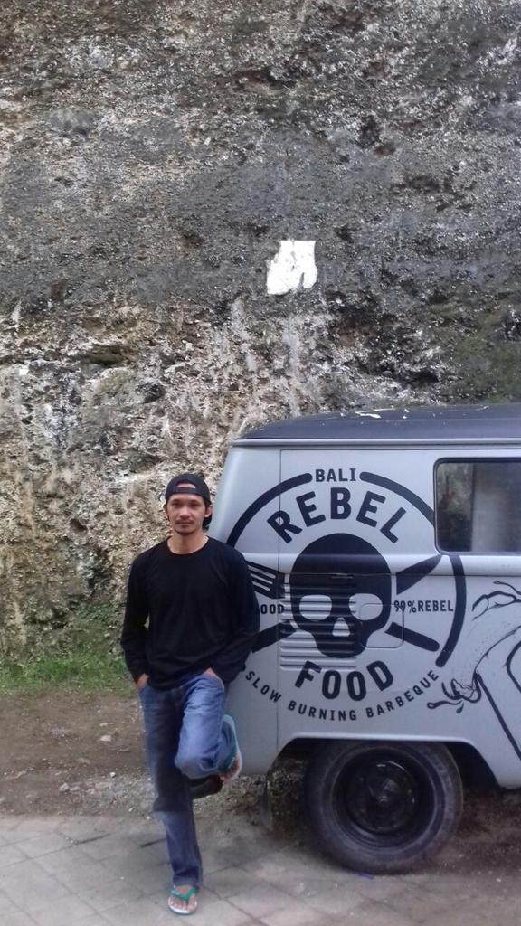 soe_ham's tweet photo. Rebel food car @Garudawisnuken1 https://t.co/YLRimkPzBC