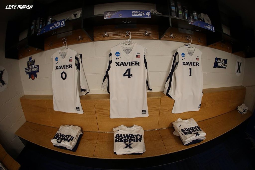 Watch Party Tonight @Stone_Lanes w/ Beer & Pizza specials 8-12, Music pre/post game & halftime, #LetsGoX https://t.co/8ibrCwxqVh