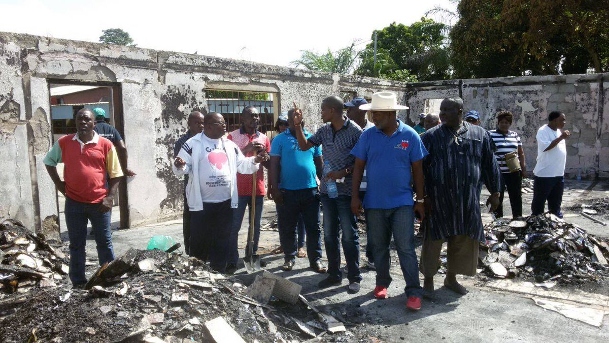 ClrGabon's tweet photo. Opération Retroussement des manches au Cabaret https://t.co/E4dDPLyUuh