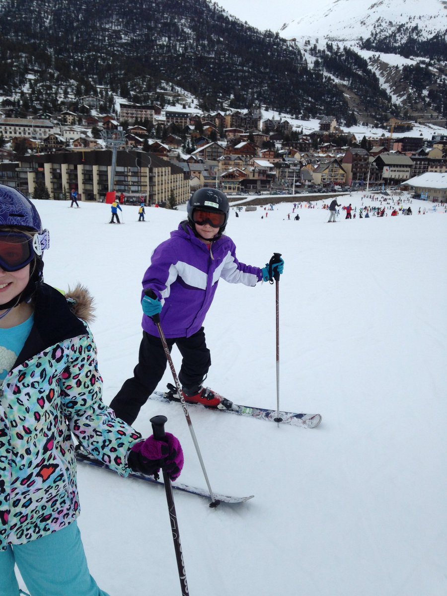 pgs_junior's tweet photo. What a super first day of skiing! #parallelturns #montgenevre https://t.co/hl7FUYzUnC