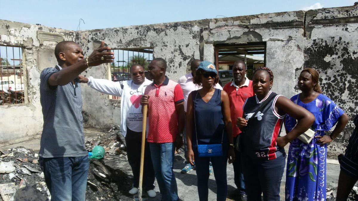 ClrGabon's tweet photo. Opération Retroussement des manches au Cabaret https://t.co/5I1EC2jfhF