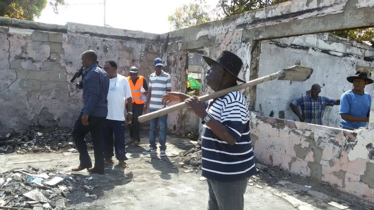 ClrGabon's tweet photo. Opération Retroussement des manches au Cabaret https://t.co/5I1EC2jfhF