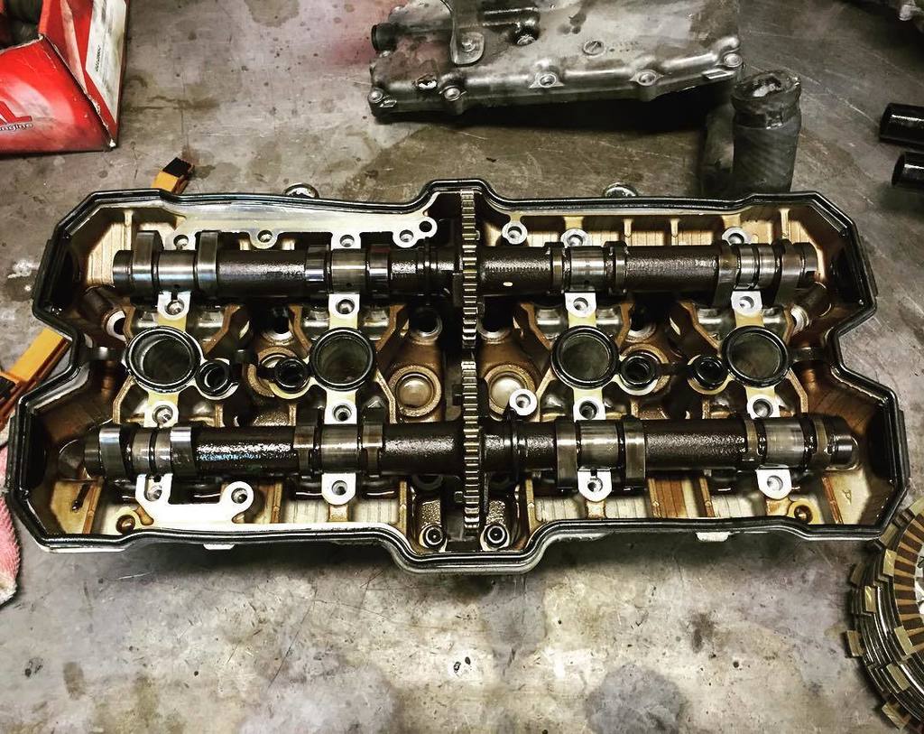 tokyographer's tweet photo. #suzuki #enginehead #motorcycle https://t.co/z3AR4vvuZm https://t.co/SEvdnvktim