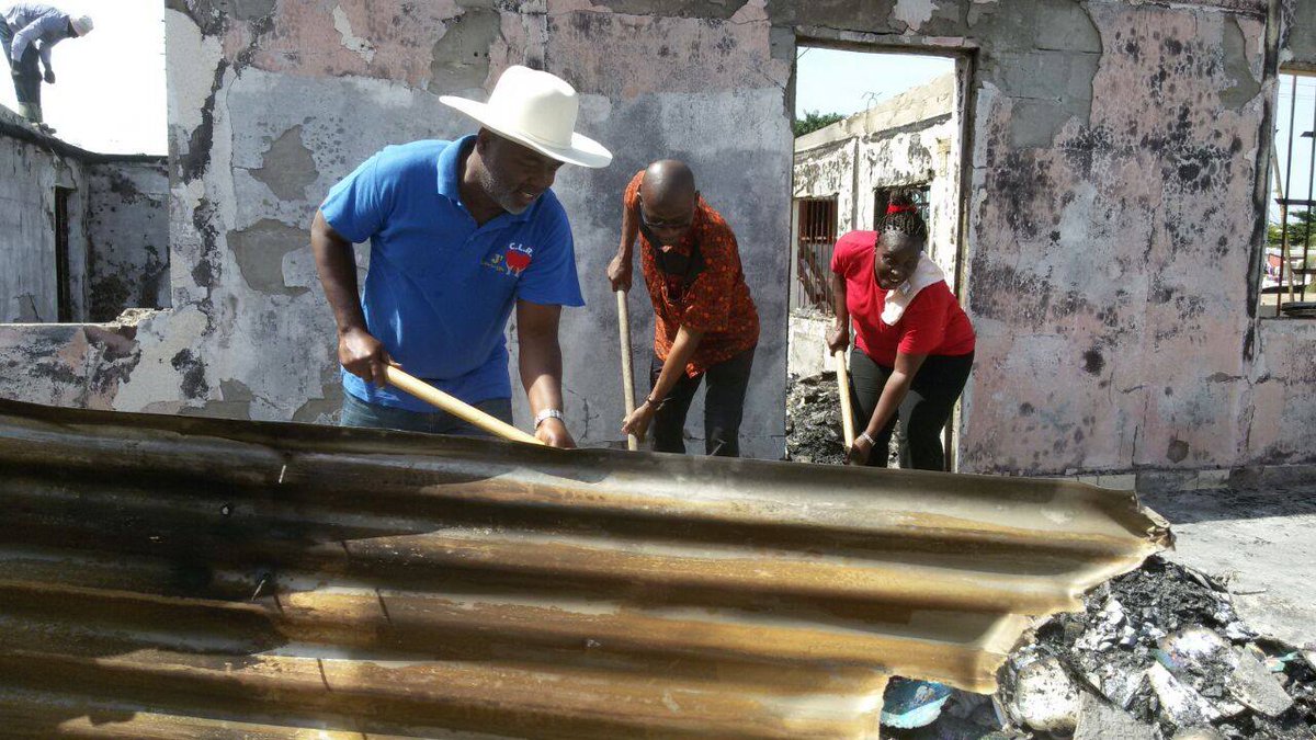 ClrGabon's tweet photo. Opération Retroussement des manches au Cabaret https://t.co/BADqEdSLba