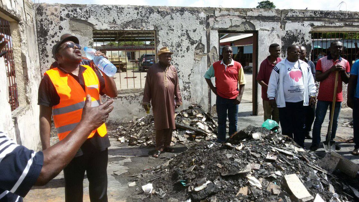 ClrGabon's tweet photo. Opération Retroussement des manches au Cabaret https://t.co/BADqEdSLba