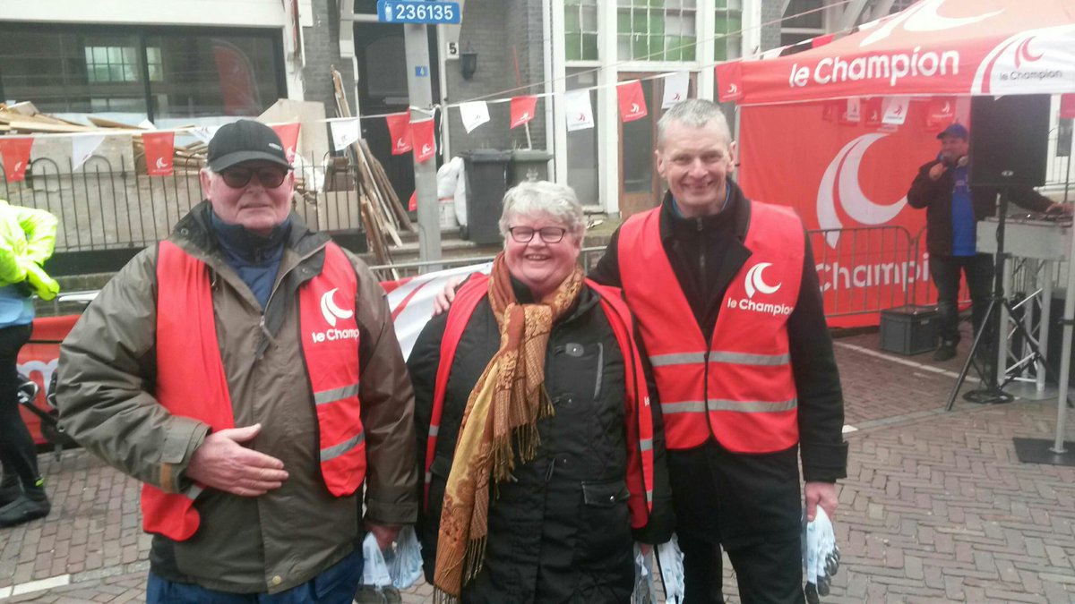 OmloopZandvoort's tweet photo. Het zit er op! Bedankt alle deelnemers, sponsoren, partners en met name álle vrijwilligers. Tot volgend jaar! #OVZ16 https://t.co/Ztx0yMwinL