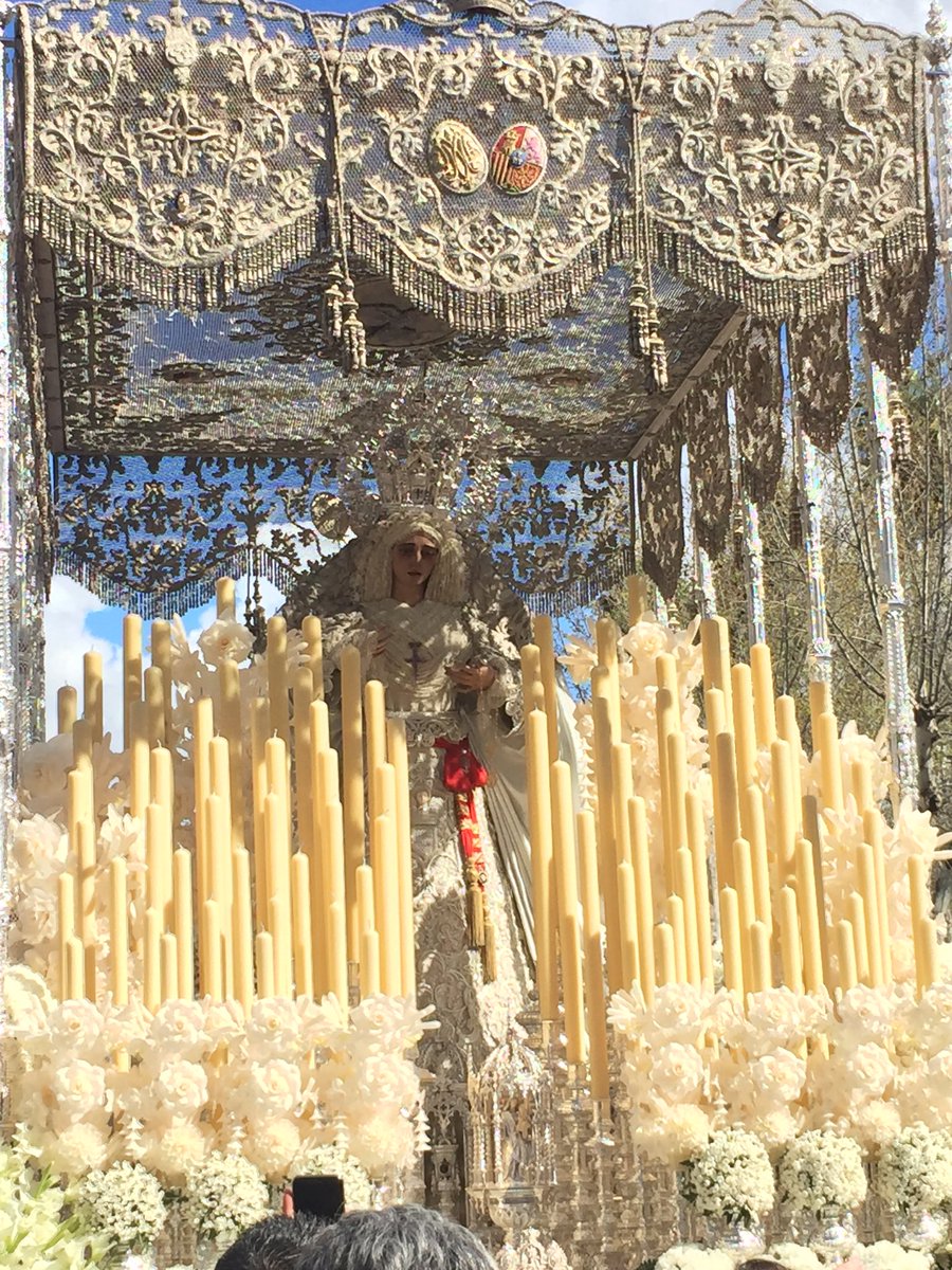 Estudiantes_Sev's tweet photo. Y Levantá de la Virgen de la Paz dedicada a nuestra Hdad ya  todos los universitarios  @unisevilla @HermandadPaz https://t.co/kTSROV8N1O