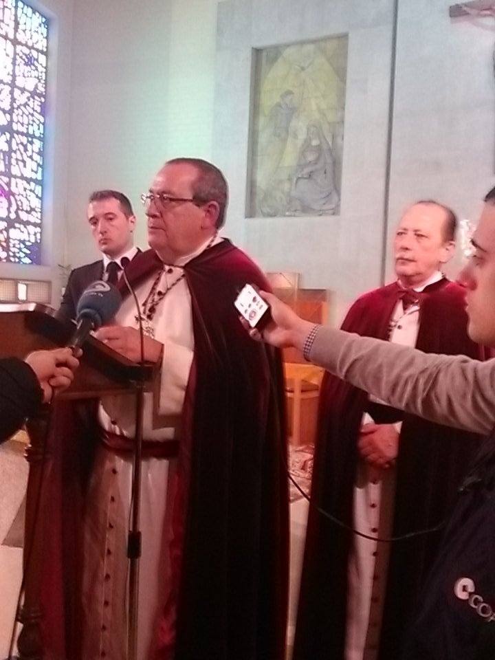 DiarioJAENes's tweet photo. La salida de la Santa Cena se retrasa, al menos, hasta las cinco https://t.co/UkNCkULrZs