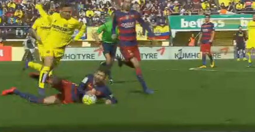 elchiringuitotv's tweet photo. ¡MANO DE PIQUÉ que no ve el árbitro! ¿Debió SER EXPULSADO?
RT - SÍ
MG - NO
#ElChiringuitoDeMega https://t.co/ImFdCsUqtL