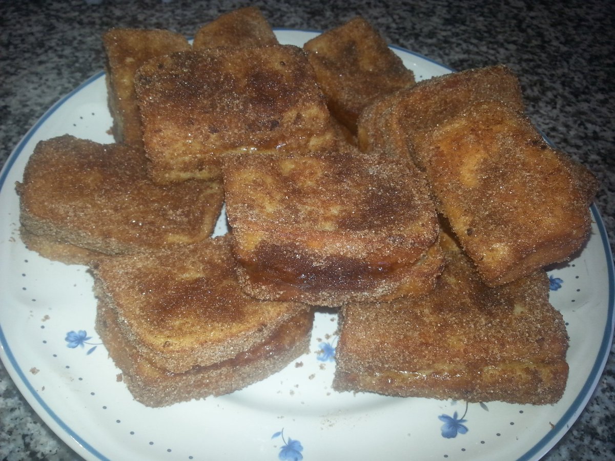 inmarey32's tweet photo. Torrijas rellenas de crema ,especialidad de la casa Reina_Rey https://t.co/Q5sPpdInNi