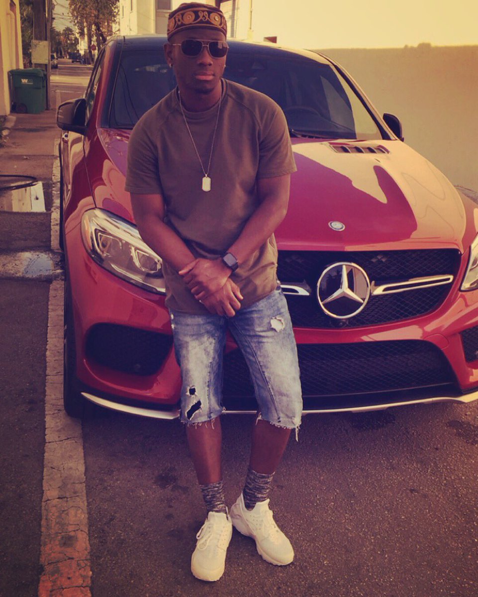 bowieMoe's tweet photo. M.I Yayo ✈️🌴 https://t.co/5Ony6FPVrn