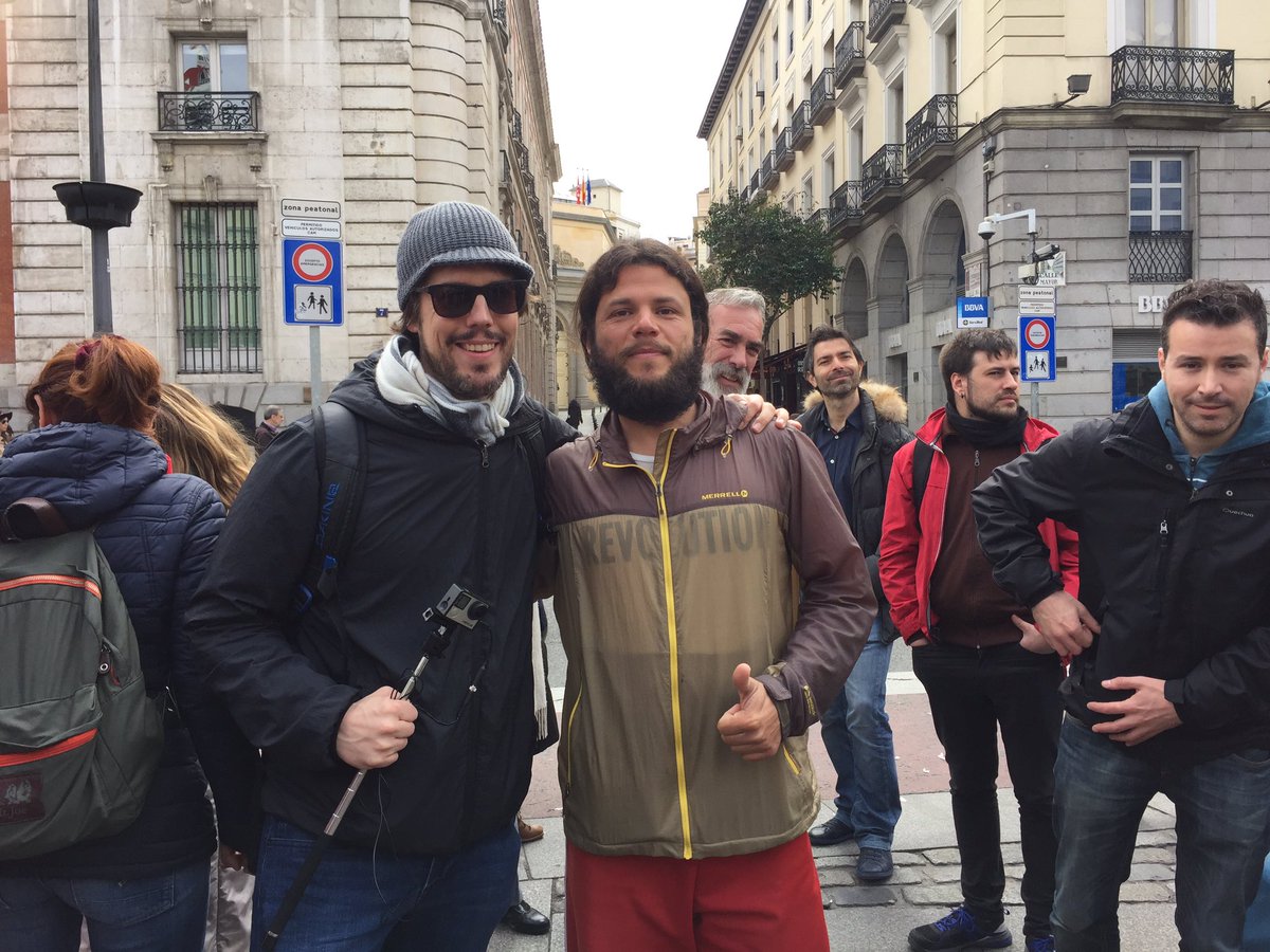 mochilerostv's tweet photo. Más de 3 años dando la vuelta al mundo a pie. 12 pares de zapatillas y miles de kms. ¡Enhorabuena @earthwidewalk! https://t.co/e6kQlOF72R