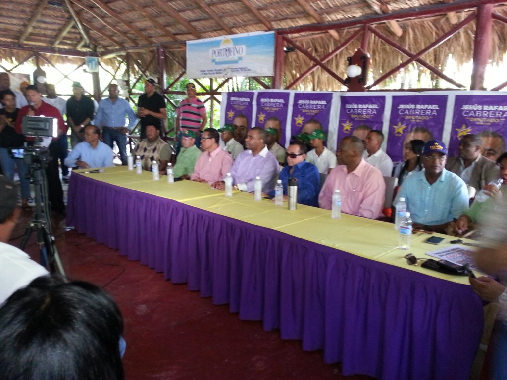 RosariocarolB's tweet photo. En estos momentos a casa llena, asamblea del proximo DIPUTADO @jrafaelcabrera /plan de accion DANILO Presidente https://t.co/b5LeAtwn6C