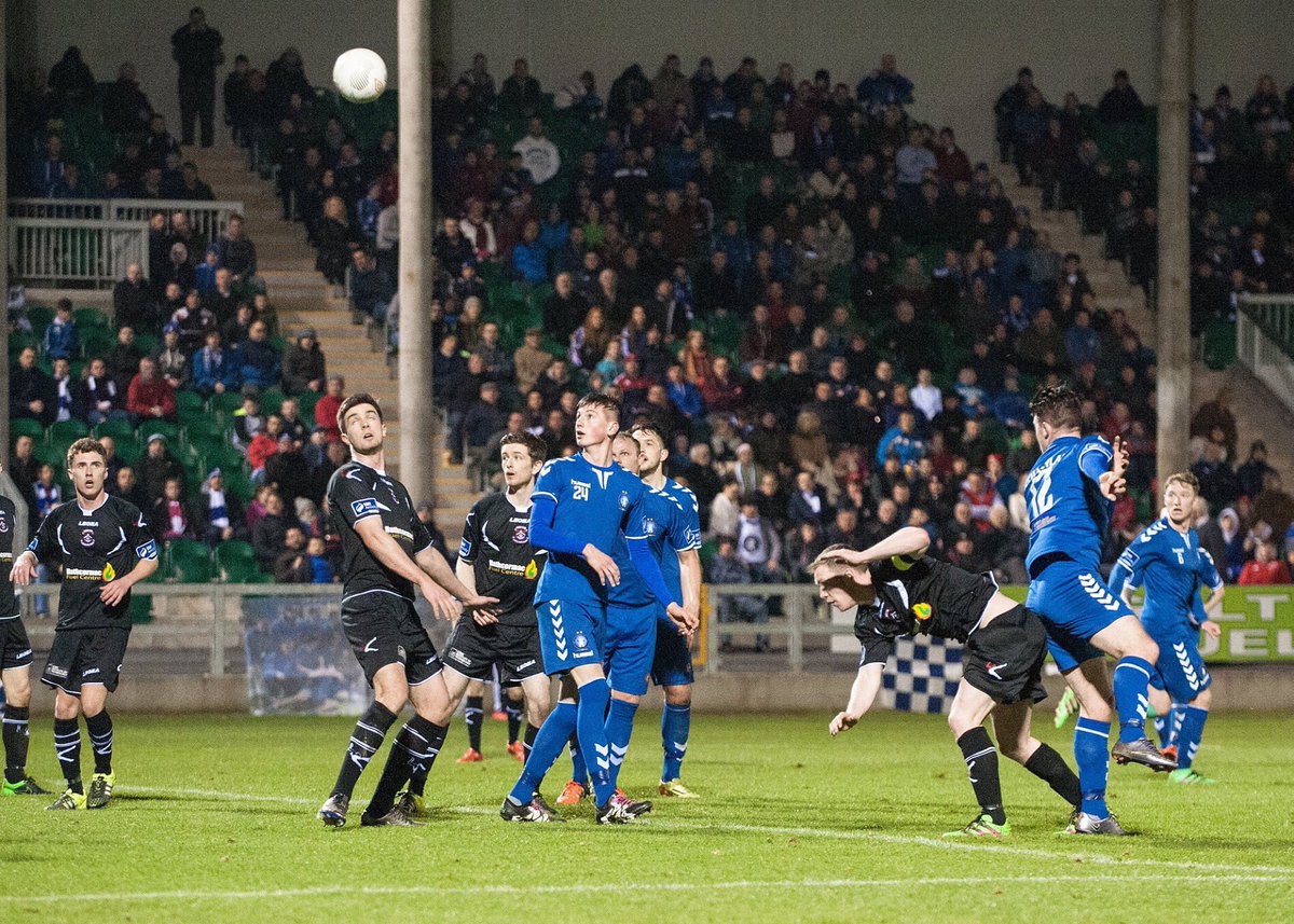 LimerickMitch's tweet image. Love this photo of @GarbhanCoughlan goal #4PointsClear #LimerickFC #Superblues