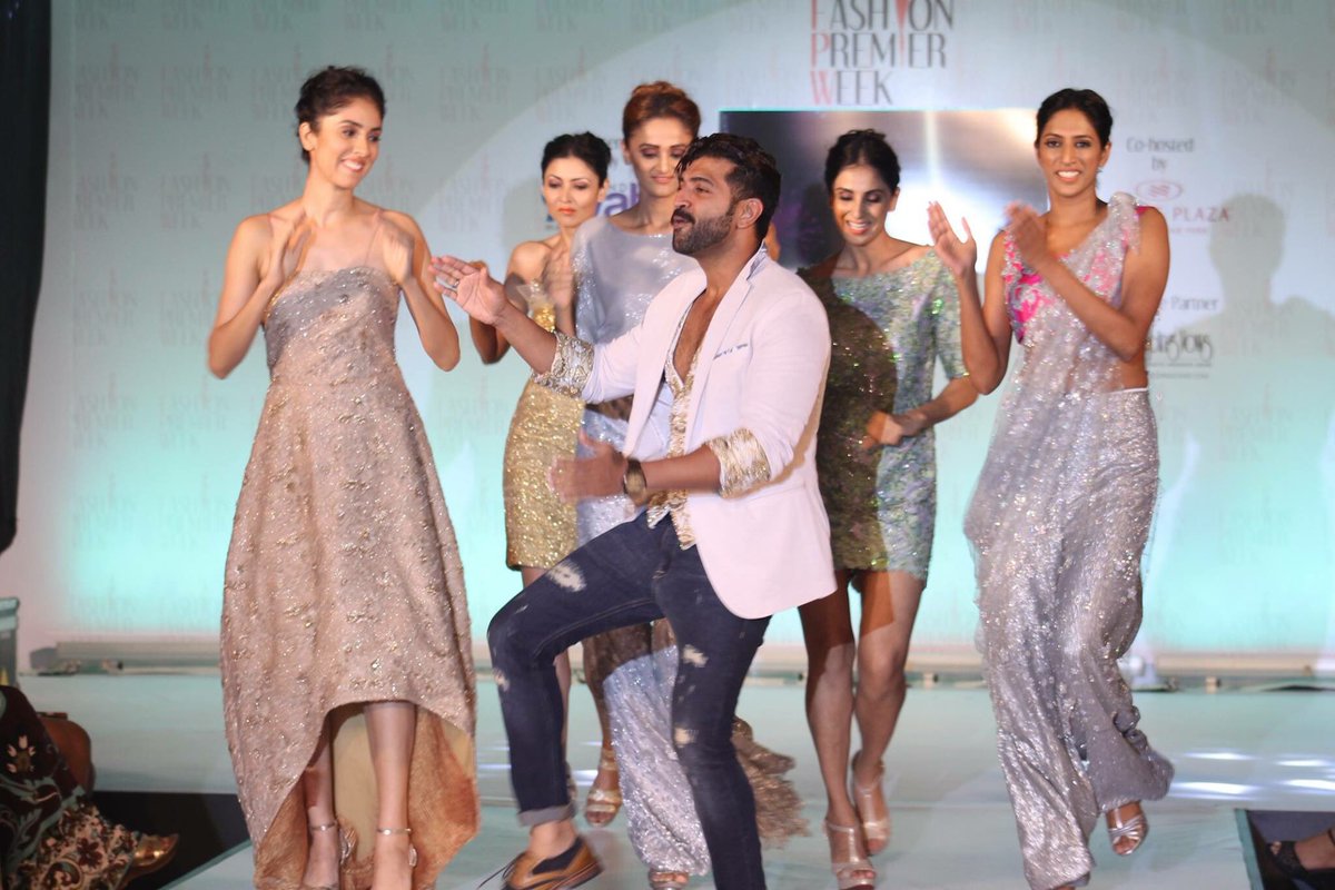 FPW_2016's tweet photo. 1st show of Final day

@AchlaSachdev  @Maheshwari

@arunvijayno1
@FPW_2016
@BrandAvatar 
#CrownePlaza
@THE_SM_DOODE https://t.co/QpUpvcqDXZ