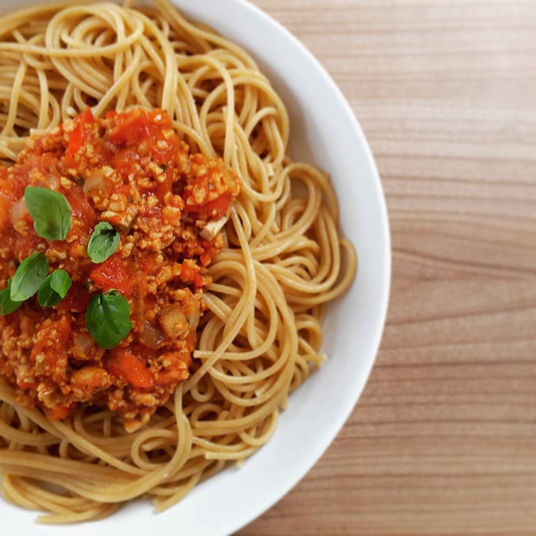 Wohl verdient nach 30 km Rund um den Winterstein in Friedberg: Pasta mit veganer Bolognese. #eatyourcarbs