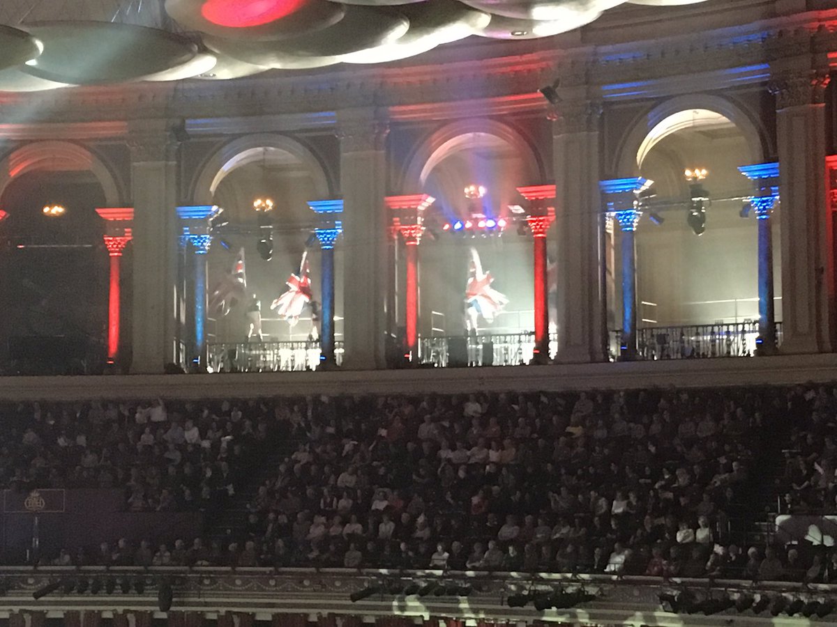 muniya_b's tweet photo. Spectacular first half of #ClassicSpectacular with @rpoonline @RoyalAlbertHall https://t.co/cd7uf5U7aG