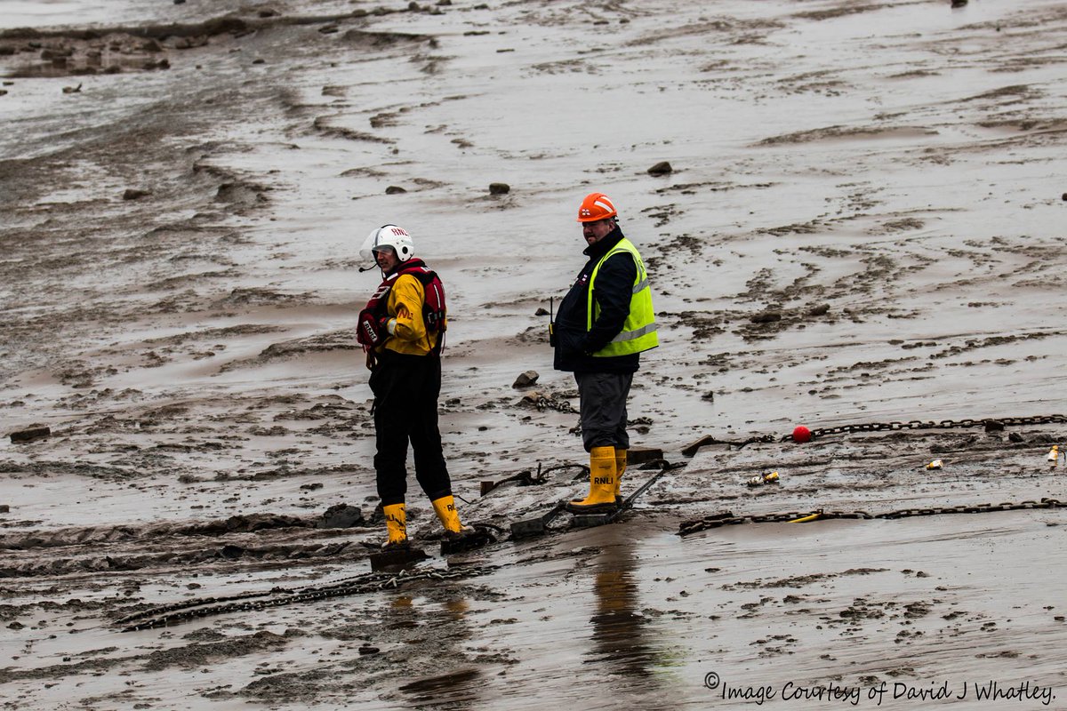 BurnhamRNLI's tweet photo. thank you to @iamdj79 for photos of his visit today #RNLI #Training #Bendy #Softrak #BogMats #ClearSignals #PPE https://t.co/GTJeNJPxmj