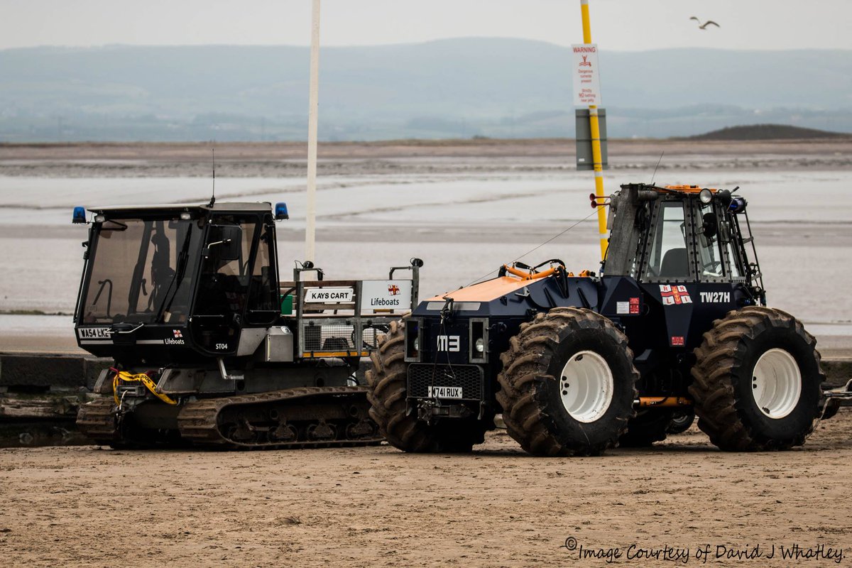 BurnhamRNLI's tweet photo. thank you to @iamdj79 for photos of his visit today #RNLI #Training #Bendy #Softrak #BogMats #ClearSignals #PPE https://t.co/GTJeNJPxmj
