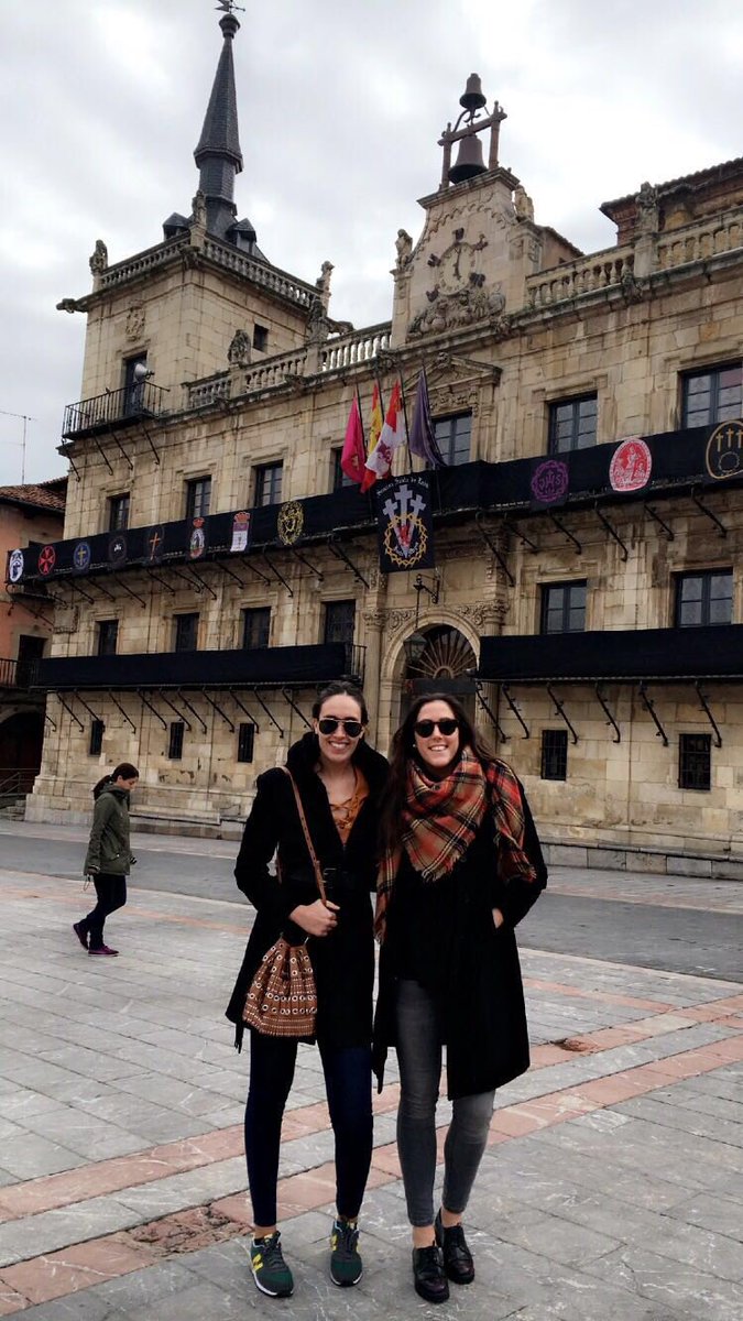 lau_herrera10's tweet photo. Día en León 🌸👯 #conmicari https://t.co/Efa384KS1H