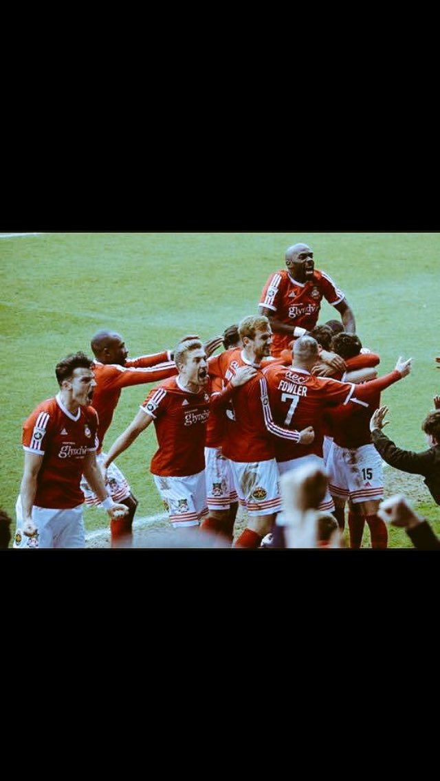 LeeFowls's tweet photo. That is team spirit summed up in one pic. https://t.co/iiVod3mOLp