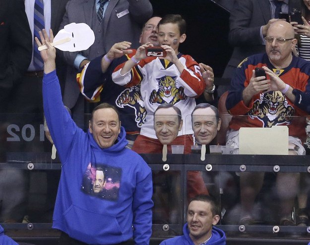 BuzzFeedUK's tweet photo. Kevin Spacey went to a hockey game in a Kevin Spacey mask and "Spacey in Space" jumper https://t.co/n6Jt6Yu2vd https://t.co/5YVb8bO7mU