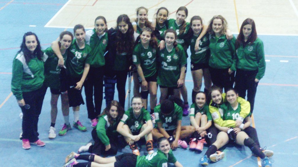Irenesaezsanz's tweet photo. ¡¡¡ CAMPEONAS DE LIGA !!! A seguir trabajando y a por el siguiente objetivo #AporelSector #TodasAUna ⚽✋💪💪💪 https://t.co/fOKsObEGBq