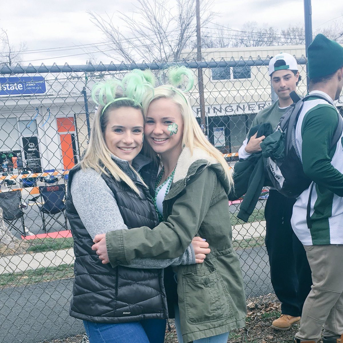 jessie_bolton_'s tweet photo. @LyndhurstSB ur fave 3Bs at the Pearl River NY Parade ๐ฎ๐ช๐ #werirish https://t.co/TUcJu4ric8