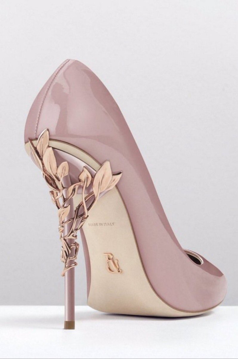 CuteeCIothes's tweet photo. These heels are so beautiful 😍❤️ https://t.co/q0WlnWBO54