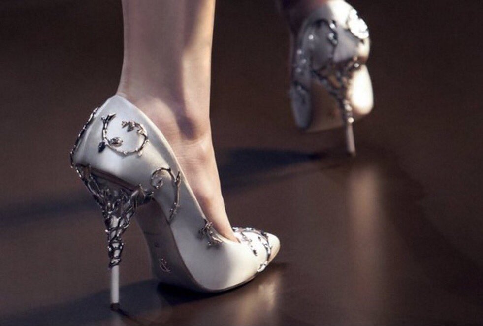CuteeCIothes's tweet photo. These heels are so beautiful 😍❤️ https://t.co/q0WlnWBO54