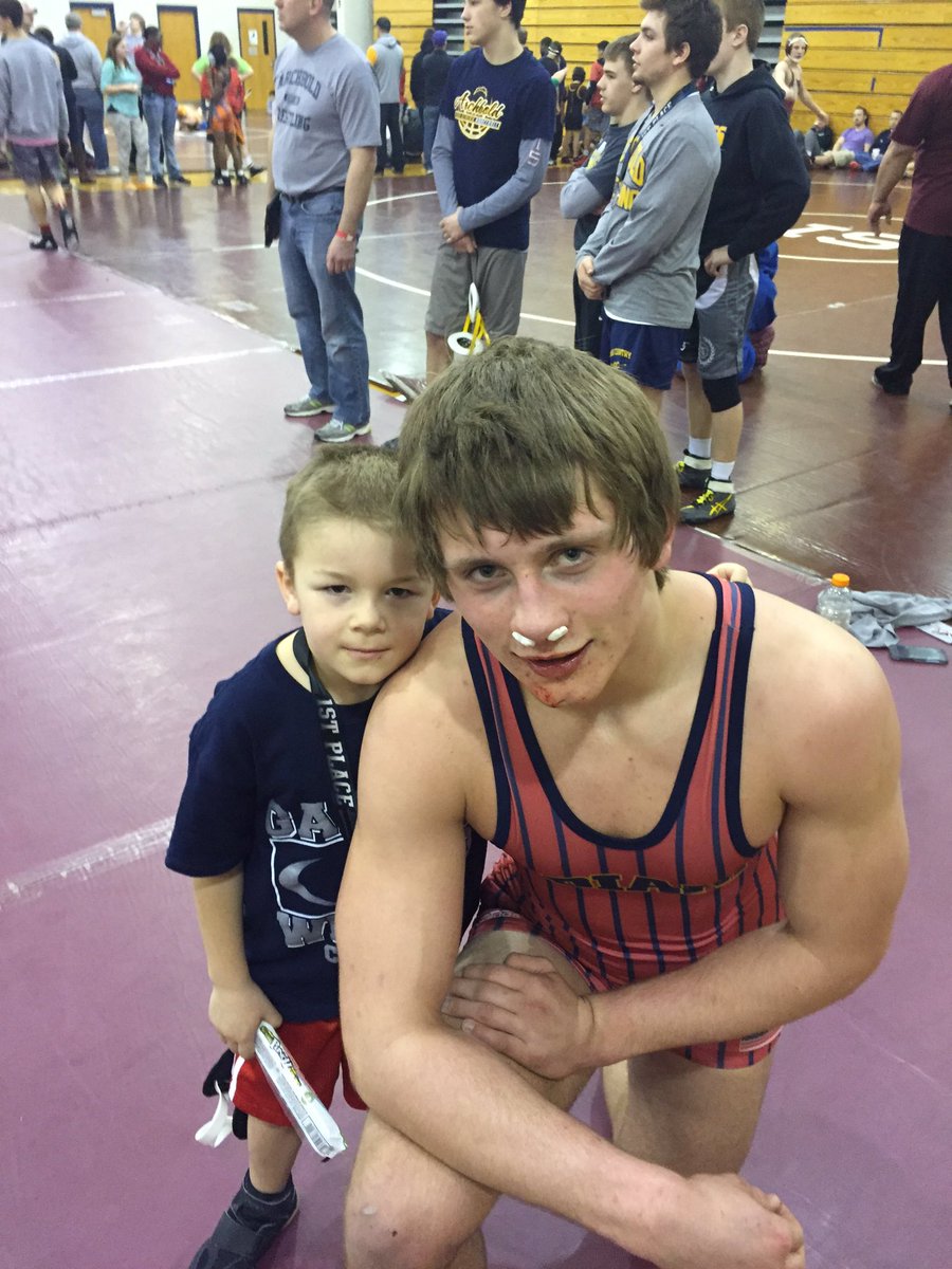 Team_Poppe's tweet photo. Battle scars from the Iron Eagle! #heavyhandz #bulldogs https://t.co/8sEKlhlroD