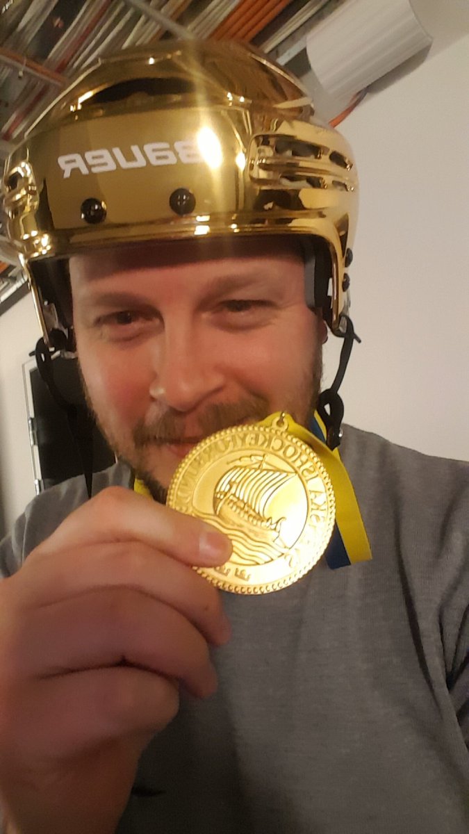 FredrikGlader's tweet photo. Ikväll kör vi! Tillsammans med Sveriges absolut bästa fans! @LuleaFans ses på nytorget och allstar ikväll 🏆🏅 https://t.co/uscn7uYXze