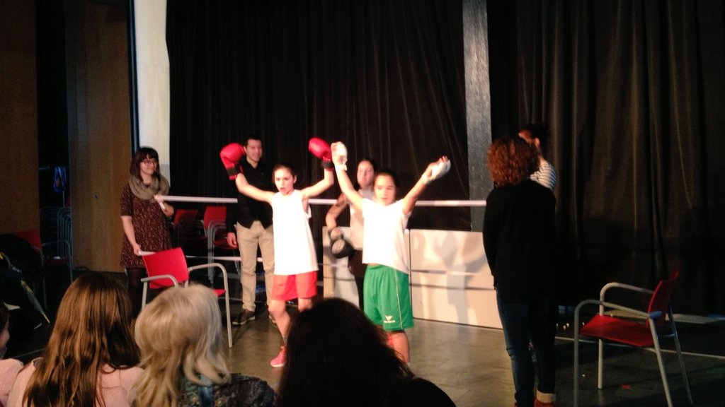 festivalMUTIS's tweet photo. No hemos dejado de sonreír y de reír con el homenaje a Tricicle de "Tres ciclos", de Aula de Teatro Ánfora #MutisVII https://t.co/2tKf9jnX0D
