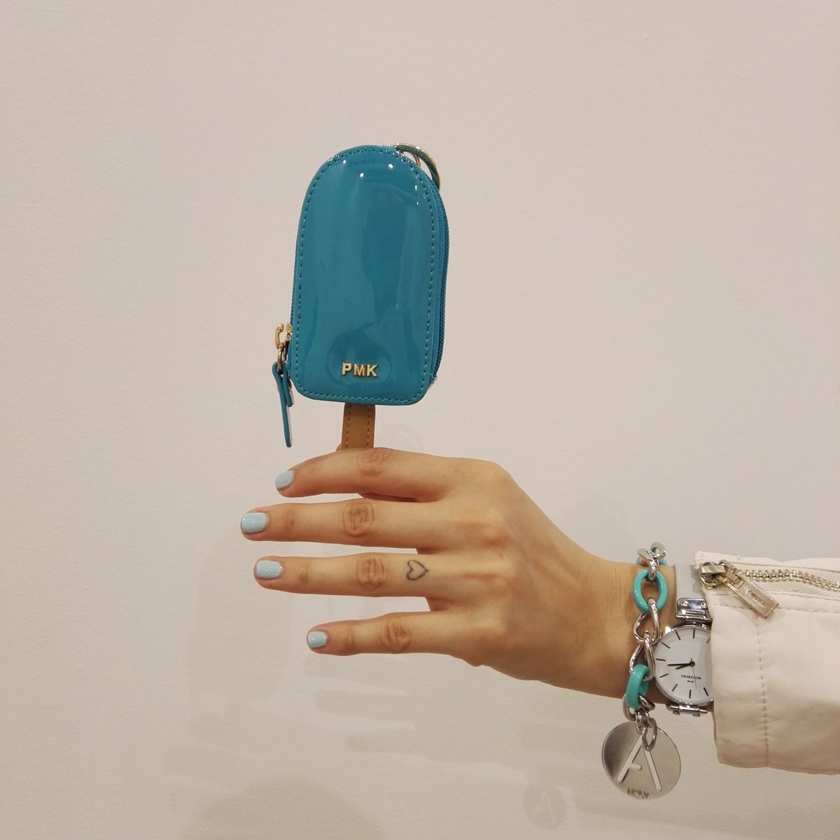 Un gelato <a href="/Pomikaki/">Pomikaki</a> e uno smalto azzurro <a href="/EstrosaNails/">EstrosaOfficial</a>, ora è primavera! 💙 #estrosalive #Cosmoprof2016