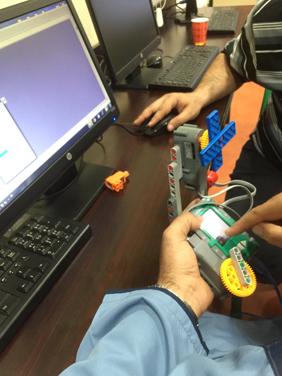 aharban's tweet photo. #روبوت #JoinMax
دورة إعداد مدرب #الروبوت
#مدارس_الأقصى_الأهلية
#جدة
#برمجة https://t.co/50JPntxFjo