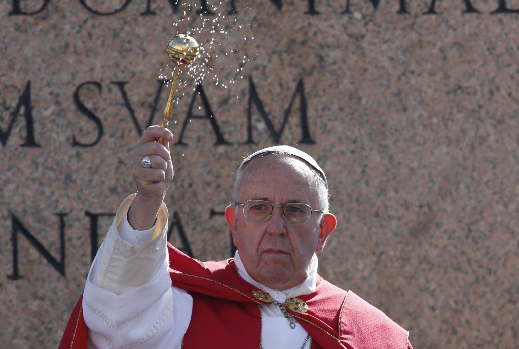 In his passion, Jesus reveals the God of mercy, pope says cnstopstories.com/2016/03/20/in-…