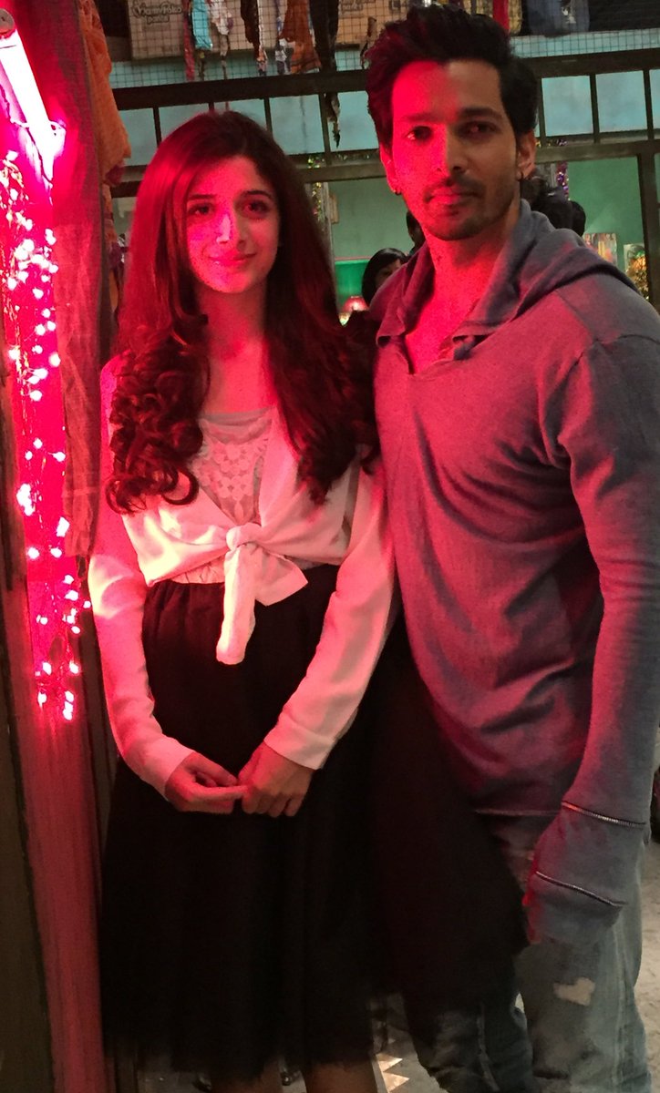 MawraHocane's tweet photo. Major missing while shooting today. Atrangi Yaar!! @harsha_actor BTS #EkNumber #SanamTeriKasam #tb https://t.co/GBDxeZlz21