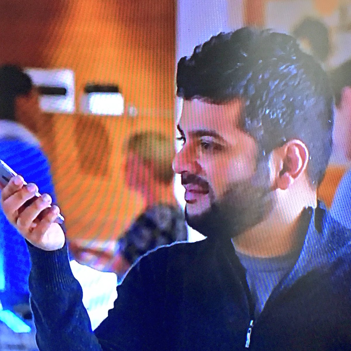 ATimock's tweet image. Chubby Russell Wilson doppelgänger slinging phones for @ATT