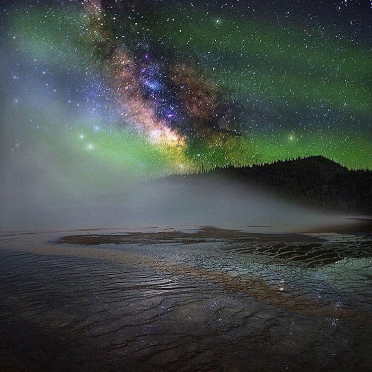 Ambassador <a href="/bennettfilm/">Eric Bennett</a> with a stunning capture of the northern lights at Yellowstone. #mtn2cty #greettheoutdoors