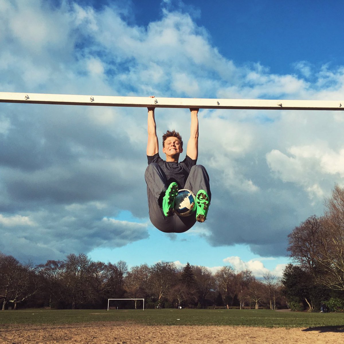Caspar_Lee tweet picture