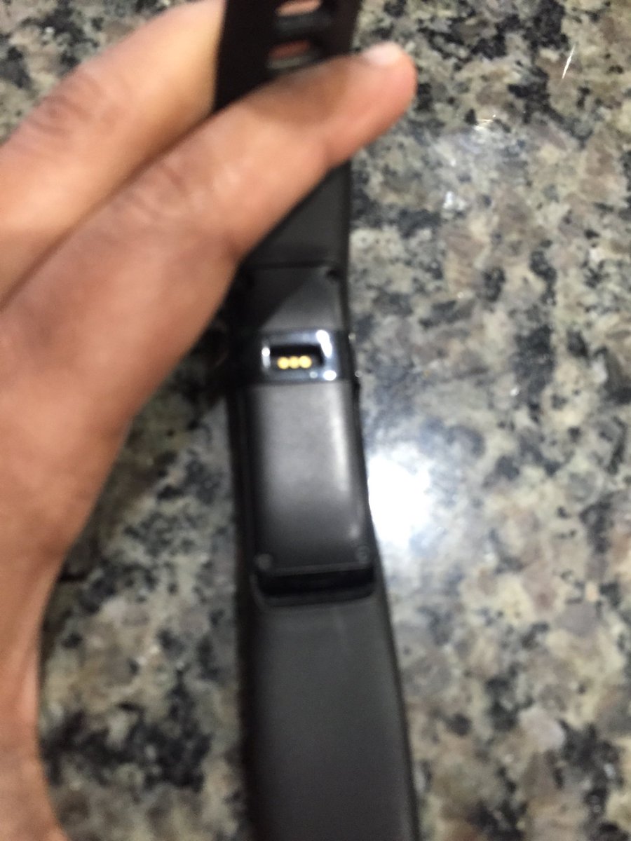 anootweets's tweet photo. @FitbitSupport Fitbit Charge Strap is broken. Is there anyway to fix the strap? https://t.co/77L3DgWzXv