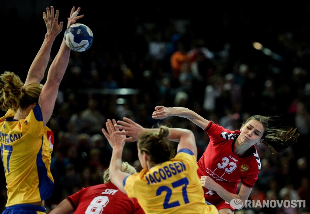 Женская сборная дании по гандболу в раздевалке. Гандбол чемпионат европы женщины 2022. Гандбол мужчины. Чипурин гандбол. Женская сборная мадагаскара по гандболу.